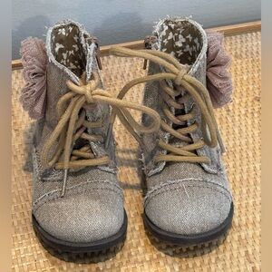 Children’s Place adorable canvas girls boots size 5 as new condition.